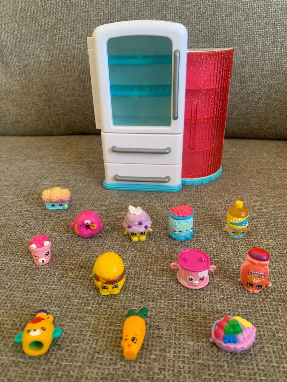 Shopkins Mini Fridge Playset with Figures